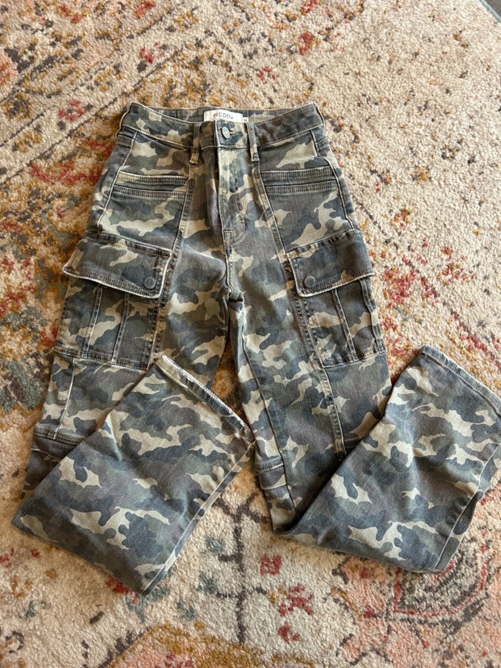 Hidden Women’s Straight Leg Camo Cargo Jeans
